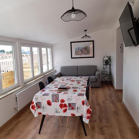 Logement Lumineux Avec Terrasse 永河畔拉罗什 外观 照片