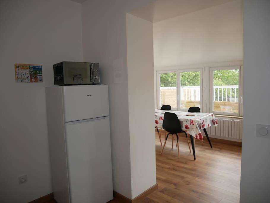 Logement Lumineux Avec Terrasse 永河畔拉罗什 外观 照片