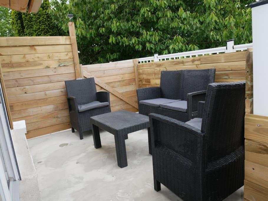 Logement Lumineux Avec Terrasse 永河畔拉罗什 外观 照片