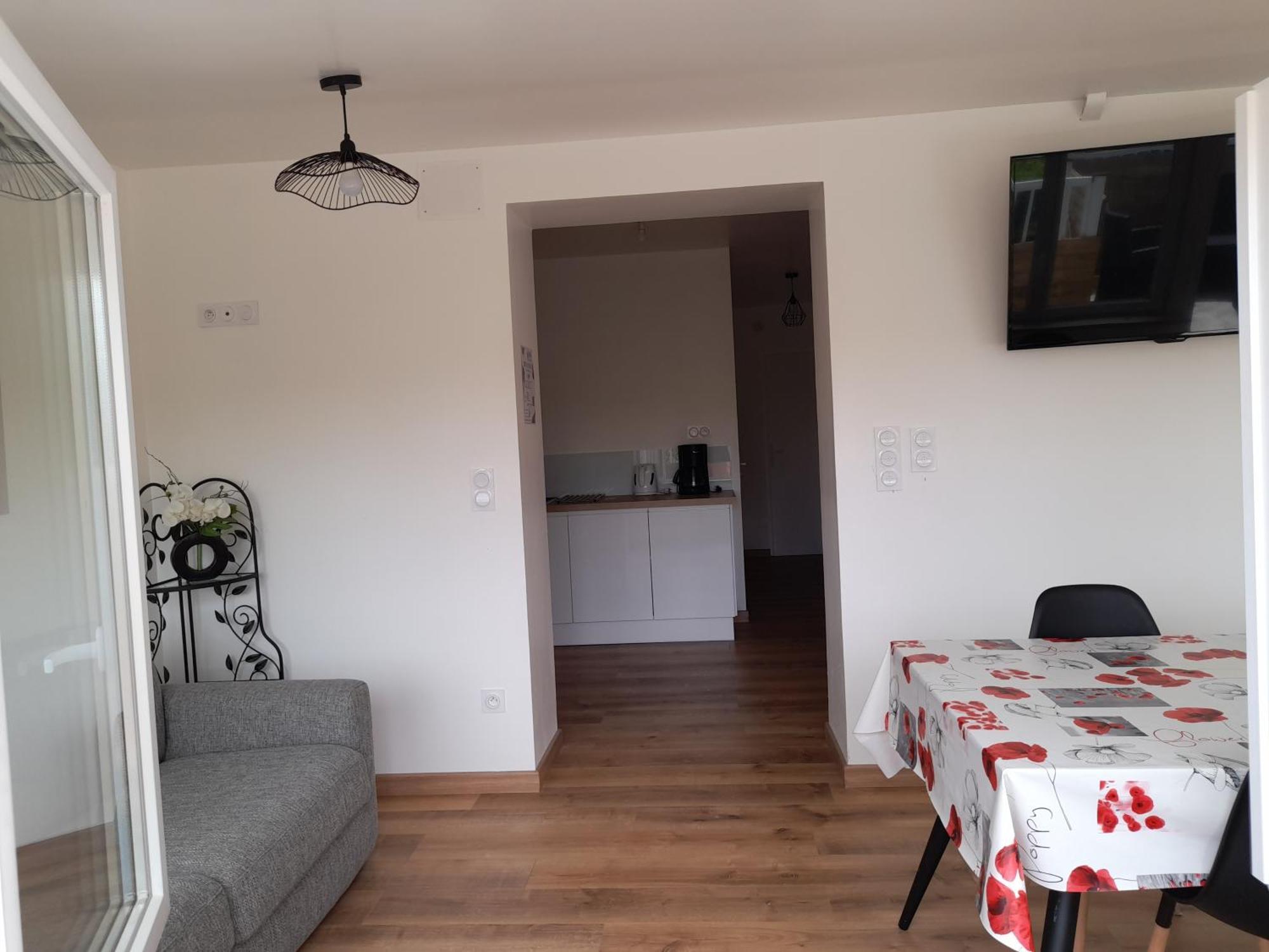 Logement Lumineux Avec Terrasse 永河畔拉罗什 外观 照片