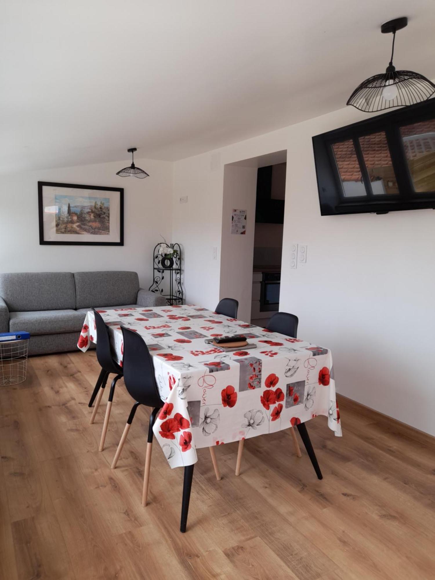 Logement Lumineux Avec Terrasse 永河畔拉罗什 外观 照片