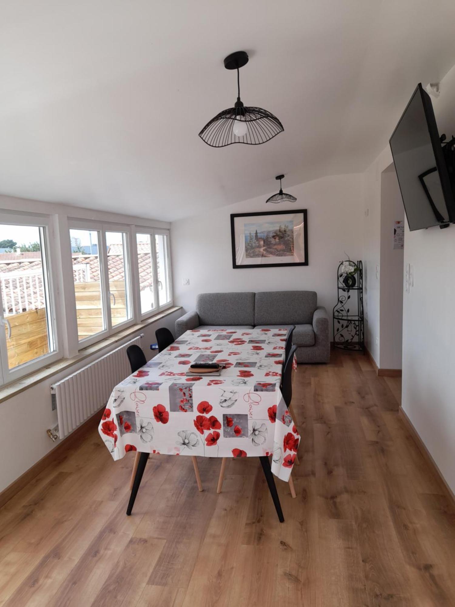 Logement Lumineux Avec Terrasse 永河畔拉罗什 外观 照片
