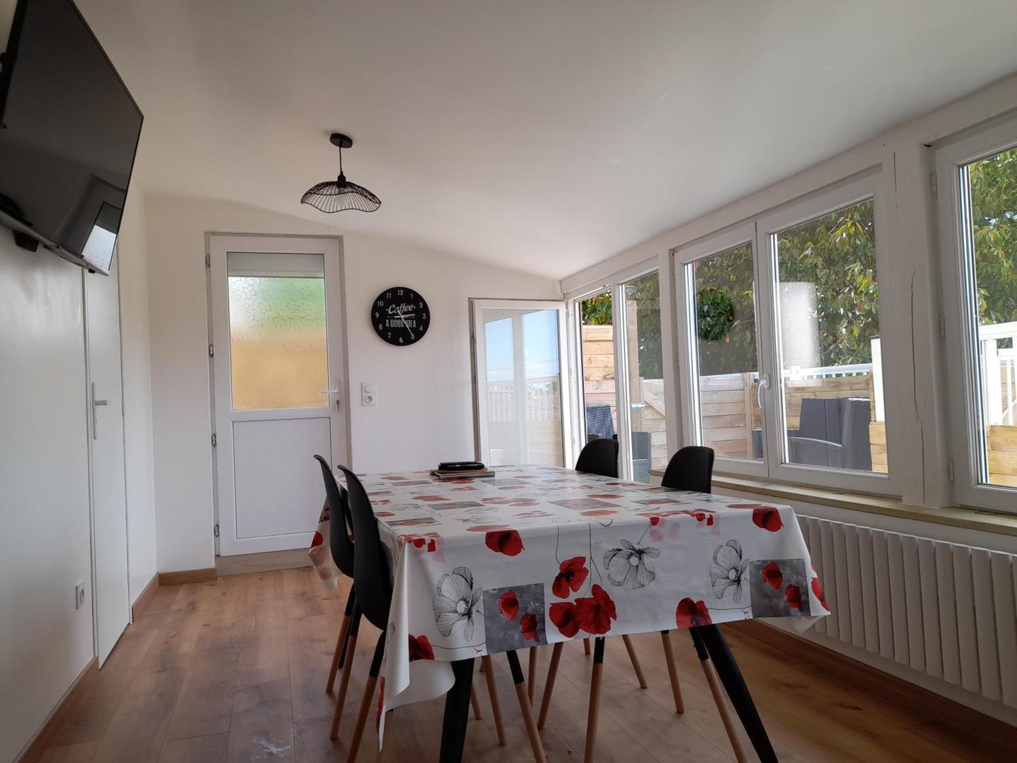 Logement Lumineux Avec Terrasse 永河畔拉罗什 外观 照片